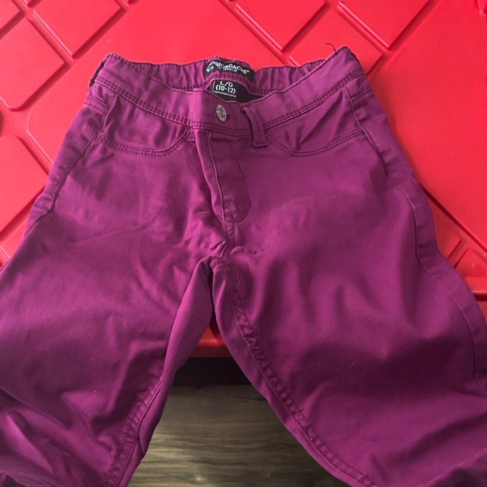 Girls leggings. No front pockets but has back pockets. Vibrant Purple Pants